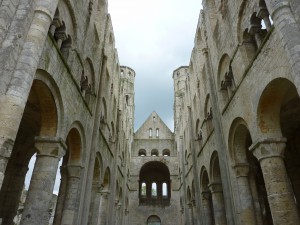 Vue d'en bas abbaye de Jumièges